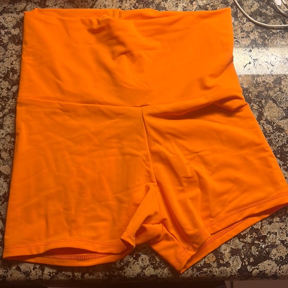 High waisted orange shorts size medium but since they are high waist fits small - Picture 1 of 1